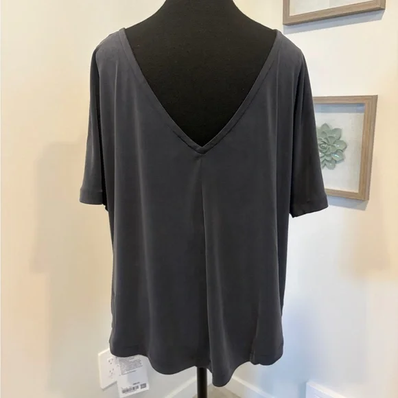 lululemon Black Drapey Softstreme Boatneck Short Sleeve Top NWT! - Picture 6 of 13